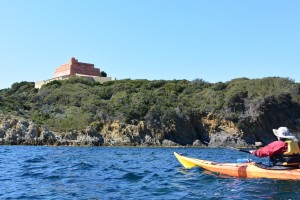 Passage devant le Fort du Langoustier