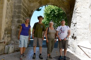 Kathy, Vincent, Annie, Hugo dans la vieille ville de Tarascon