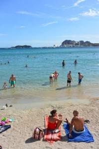 Plage Cyrnos à La Ciotat, vue sur l'Île Verte et le Bec de l'Aigle à droite